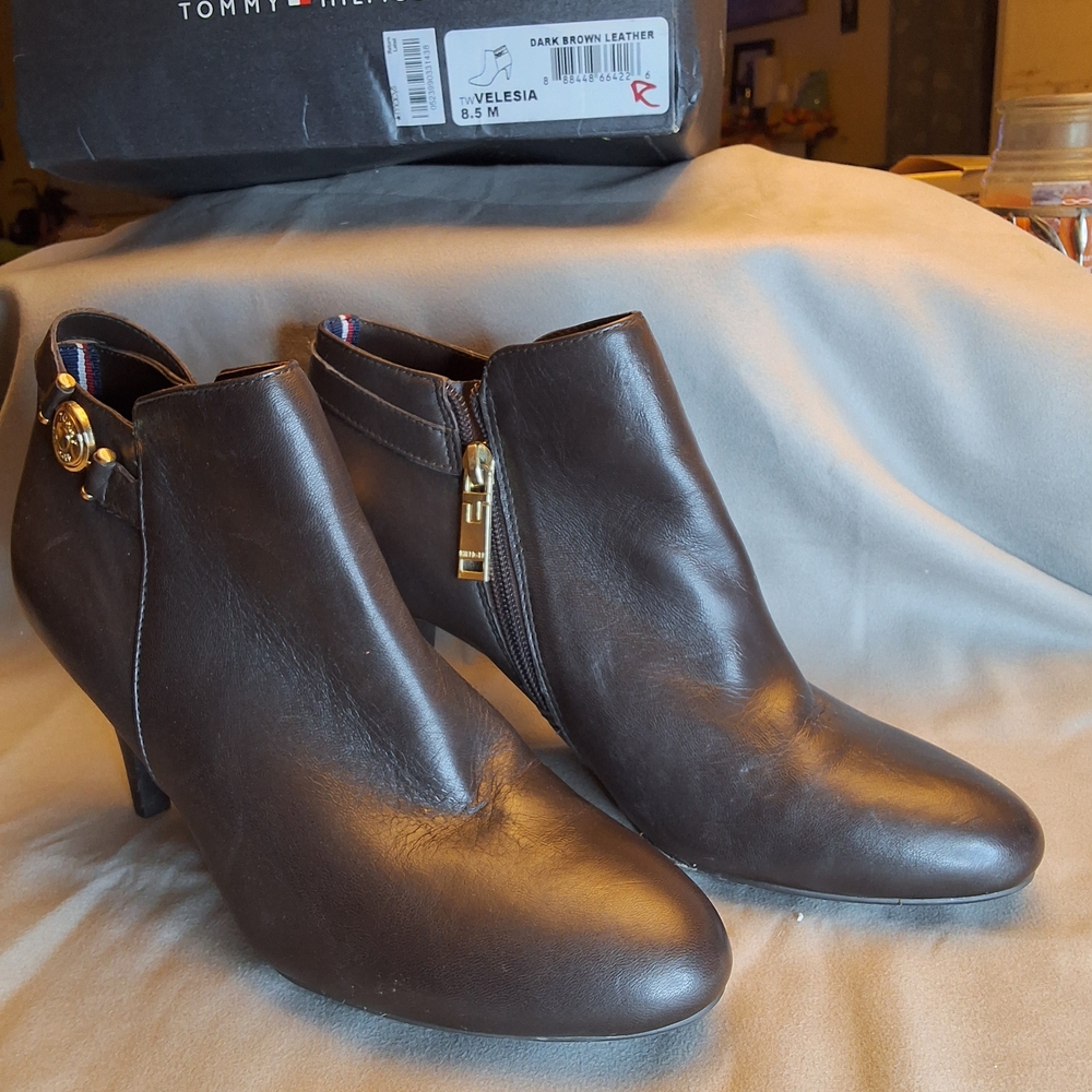 Brand New Tommy Hilfiger Women's Dark Brown Leather Ankle Boots 8.5